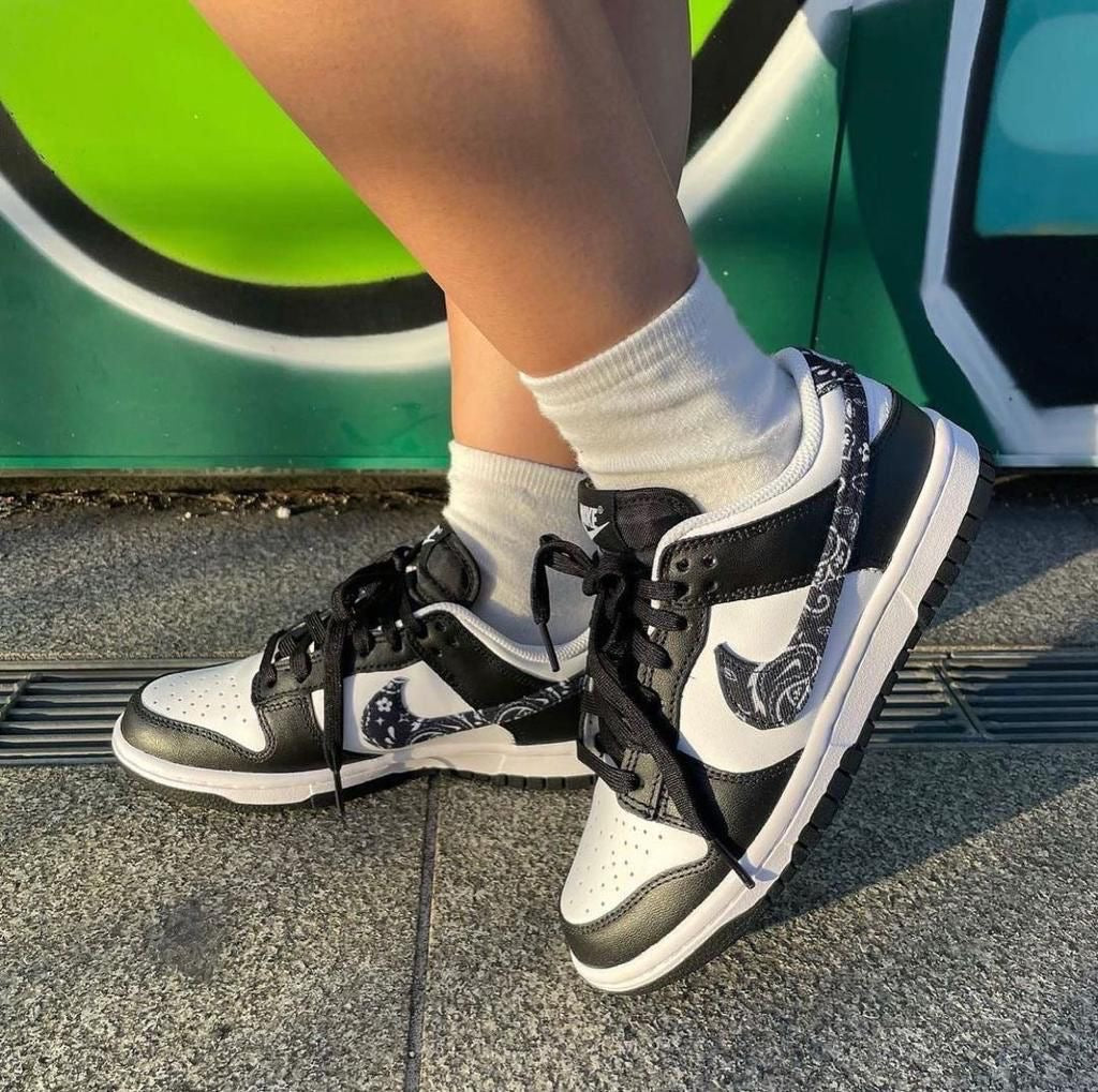 NIKE Dunk Low ESS “black paisley”