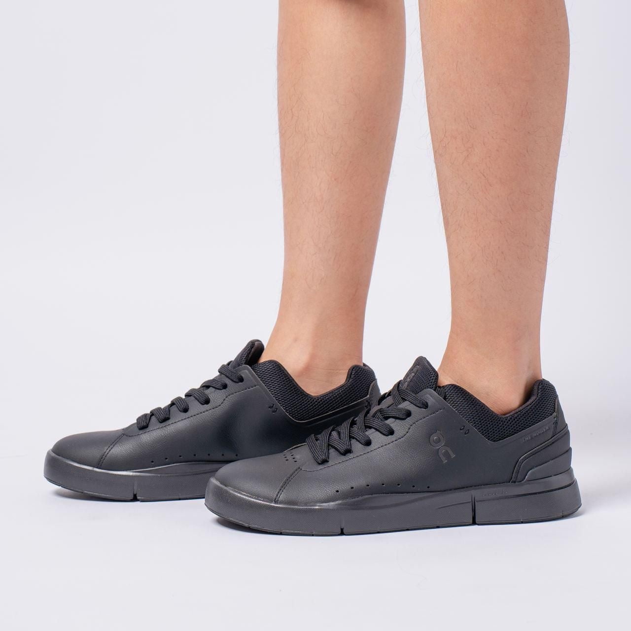 On The Roger Advantage All Black