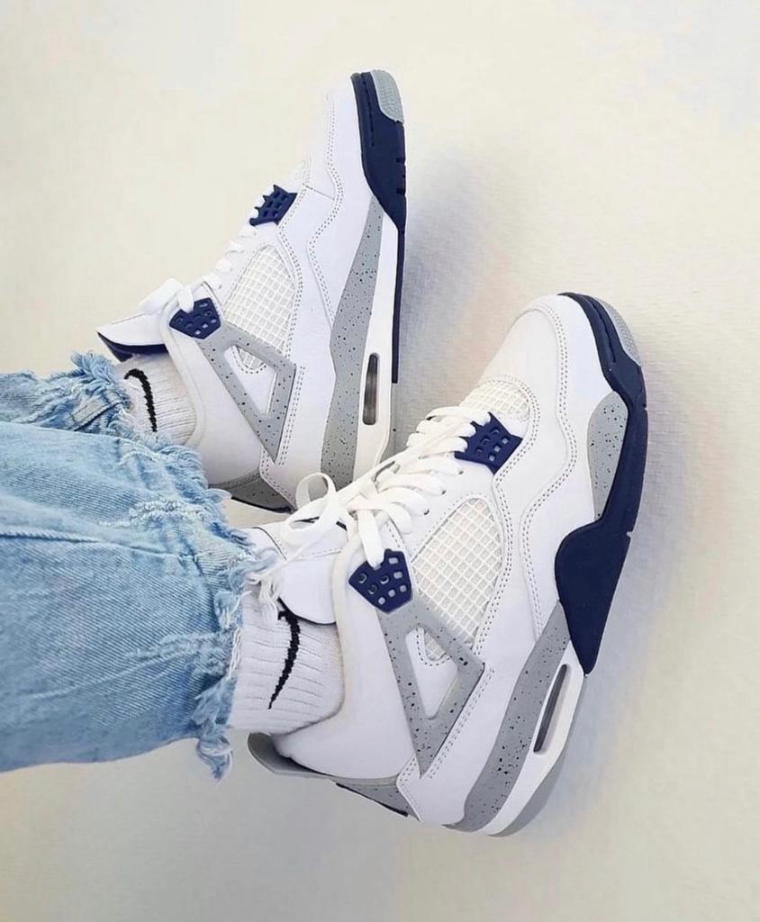 Air Jordan 4 Retro “Midnight Navy”