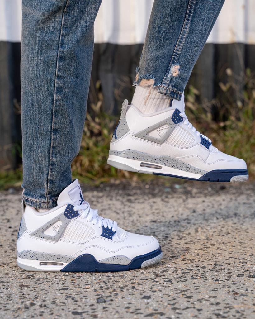 Air Jordan 4 Retro “Midnight Navy”