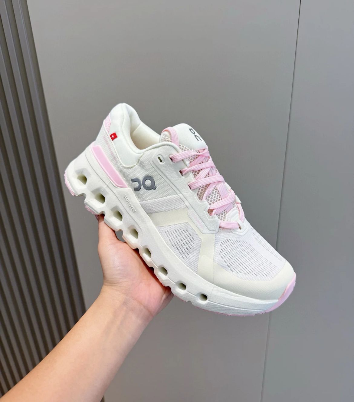 Cloudrunner undyed white/flame