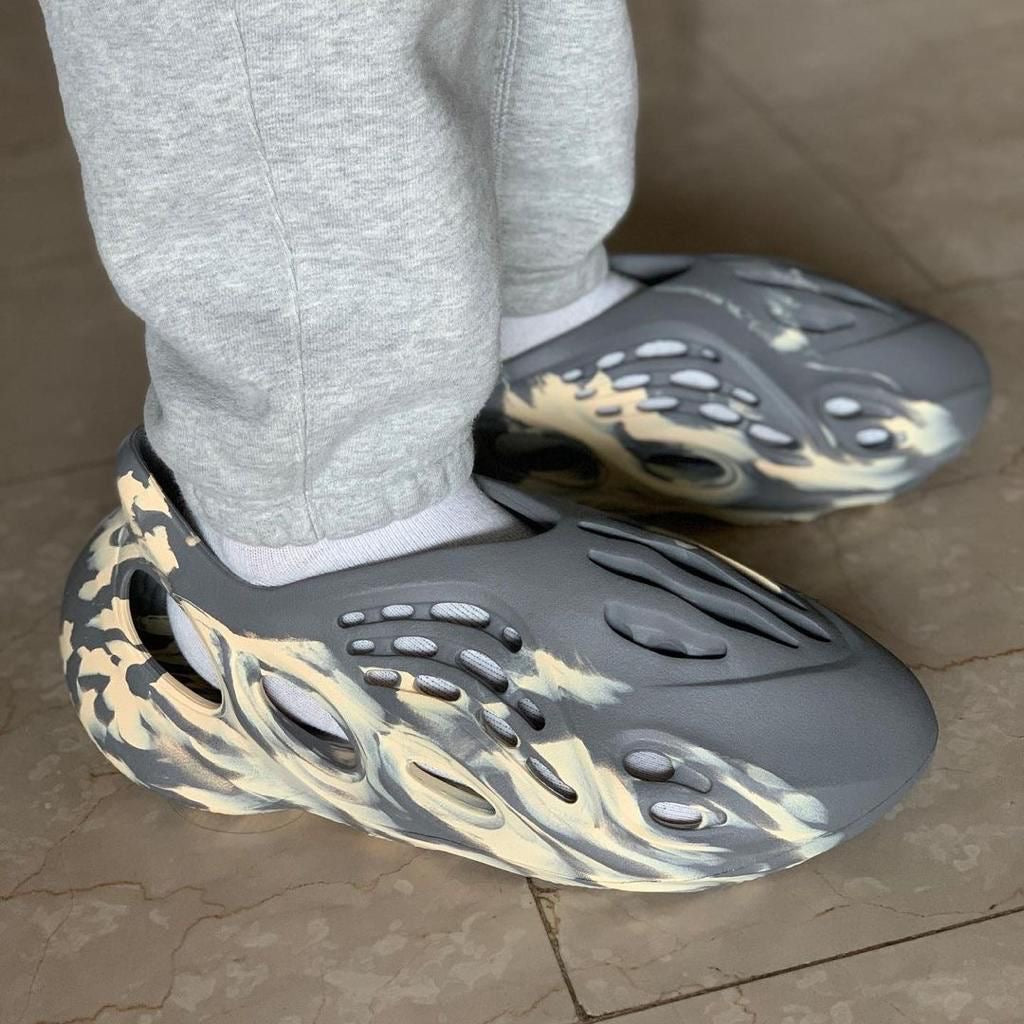 adida Yeezy Foam Runner "MXT Moon Grey”
