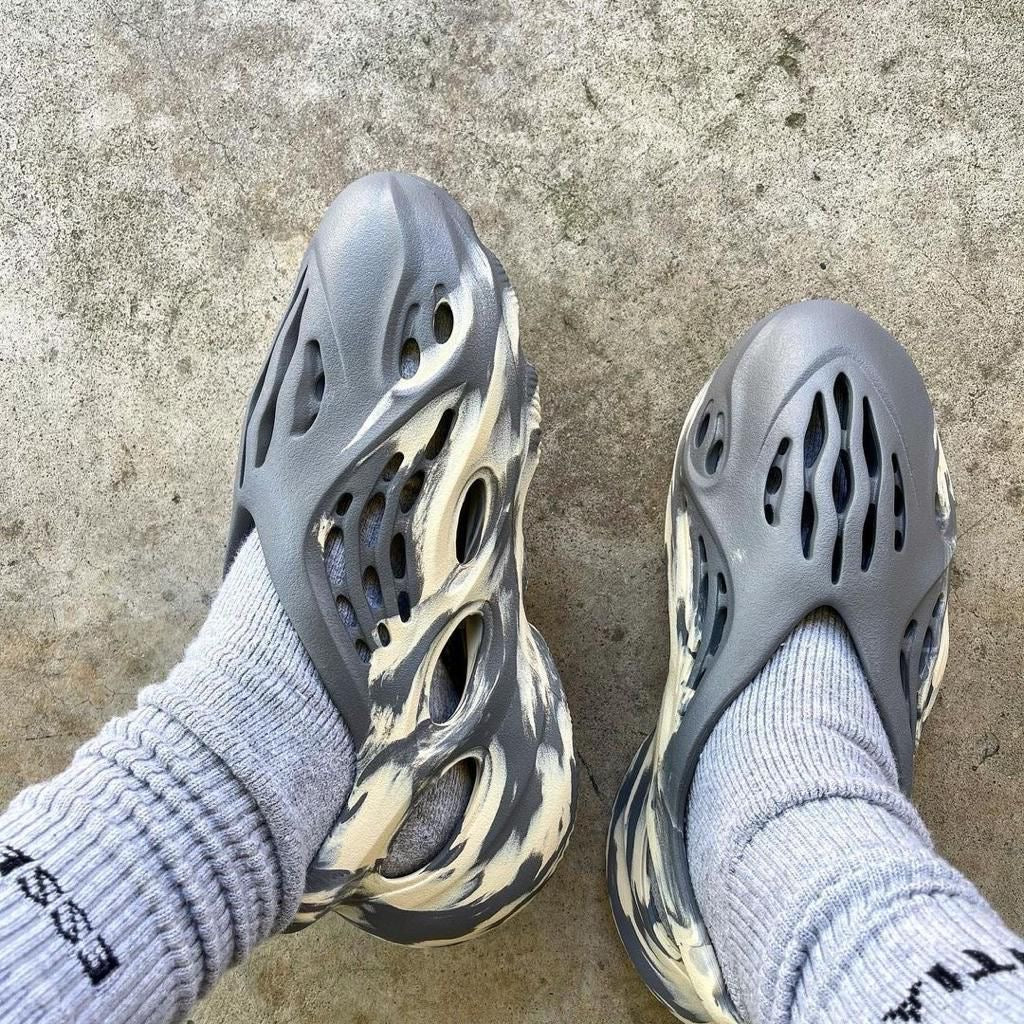 adida Yeezy Foam Runner "MXT Moon Grey”