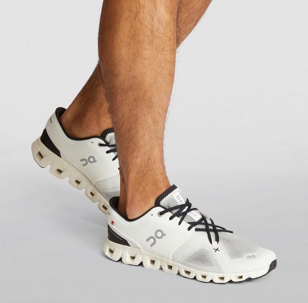 On Running Cloud X 3 White Black