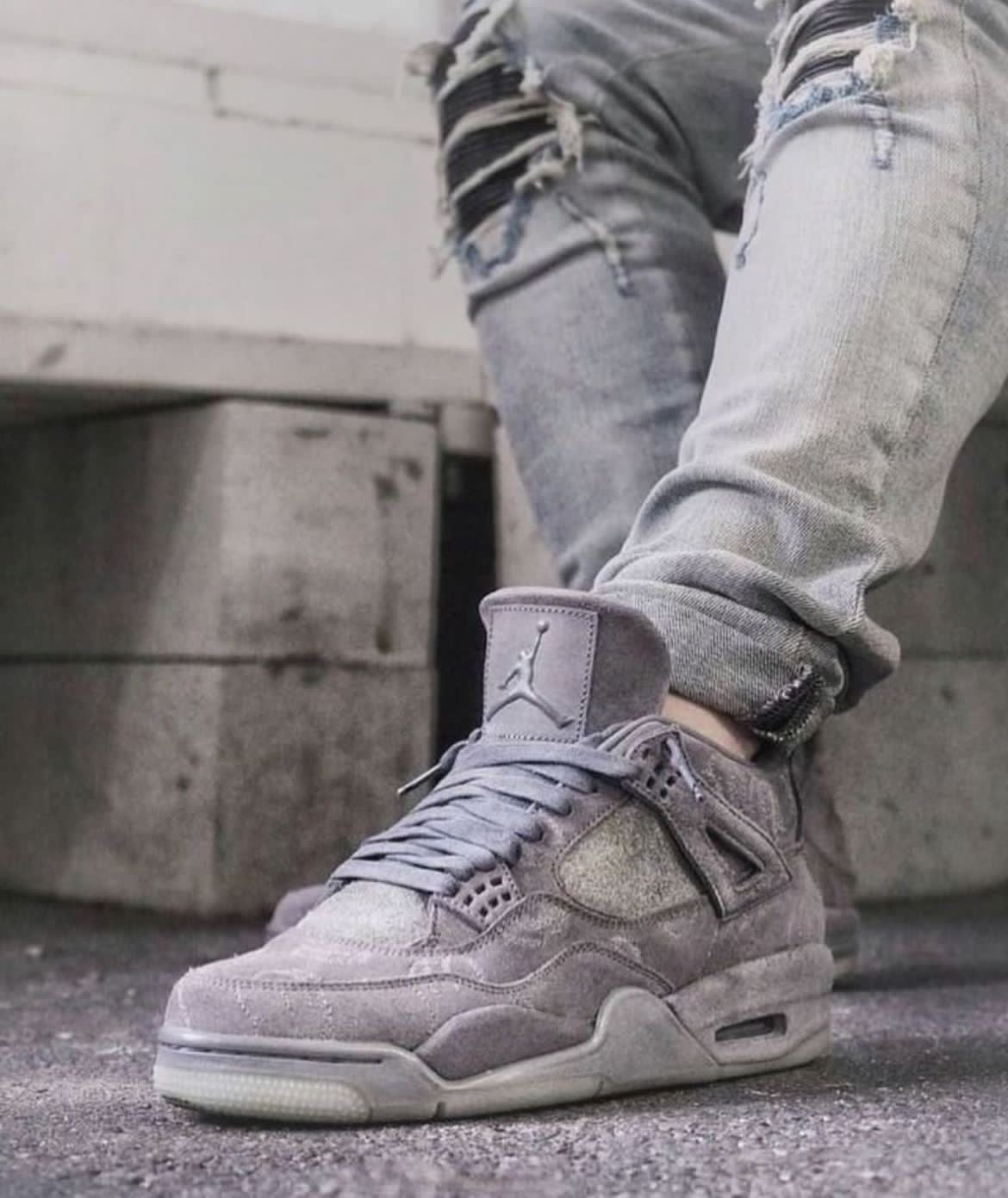 Jordan 4 retro ‘kaws grey’,