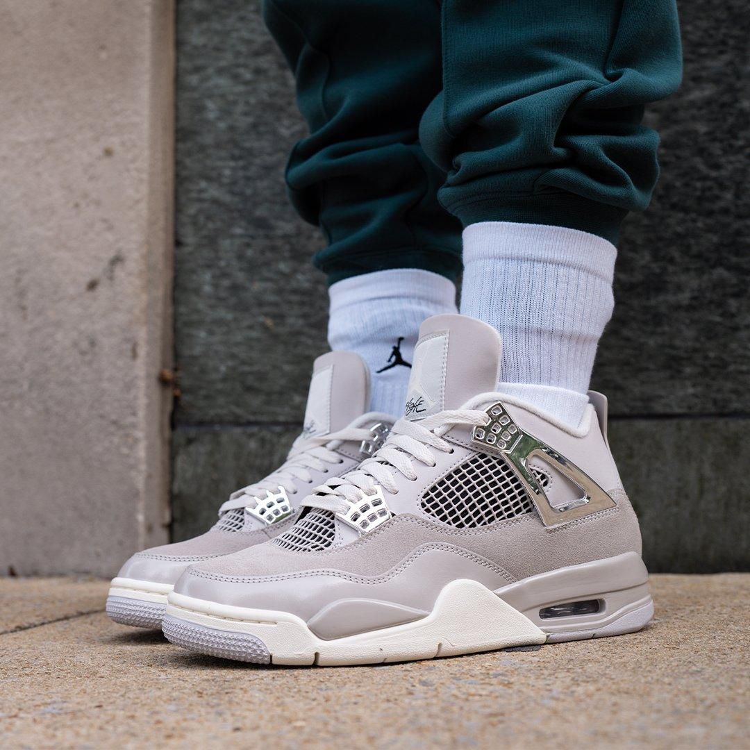 Air Jordan 4 WMNS “Frozen Moments”