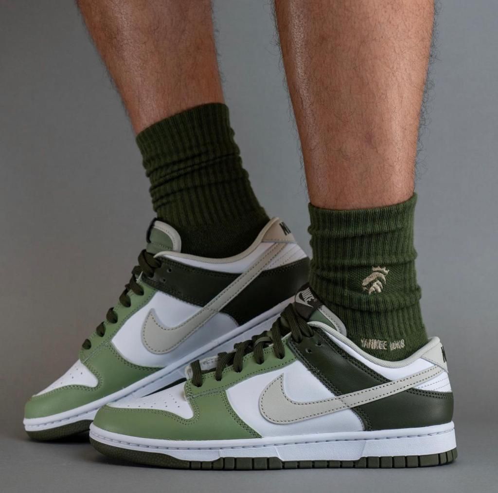 DUNK LOW WHITE OLIVE