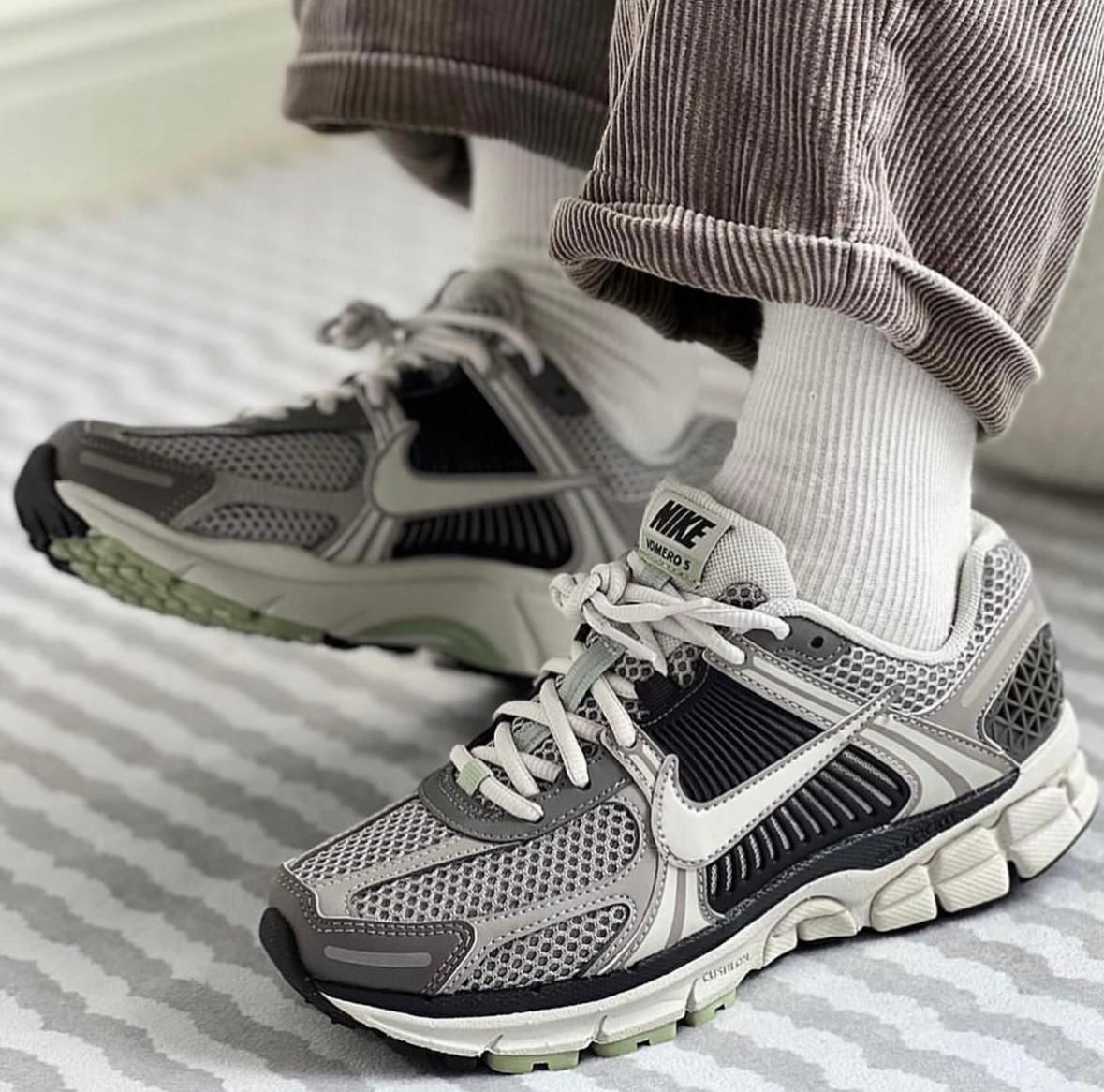 Nike Zoom Vomero 5 Cobblestone Flat Pewter