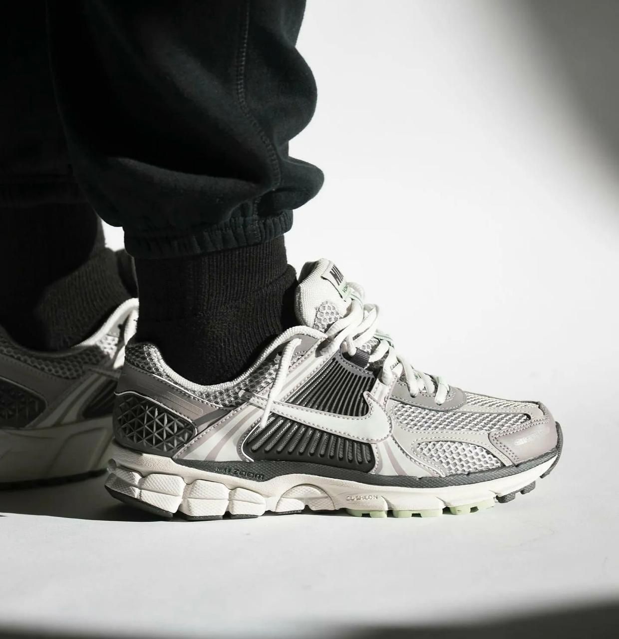 Nike Zoom Vomero 5 Cobblestone Flat Pewter