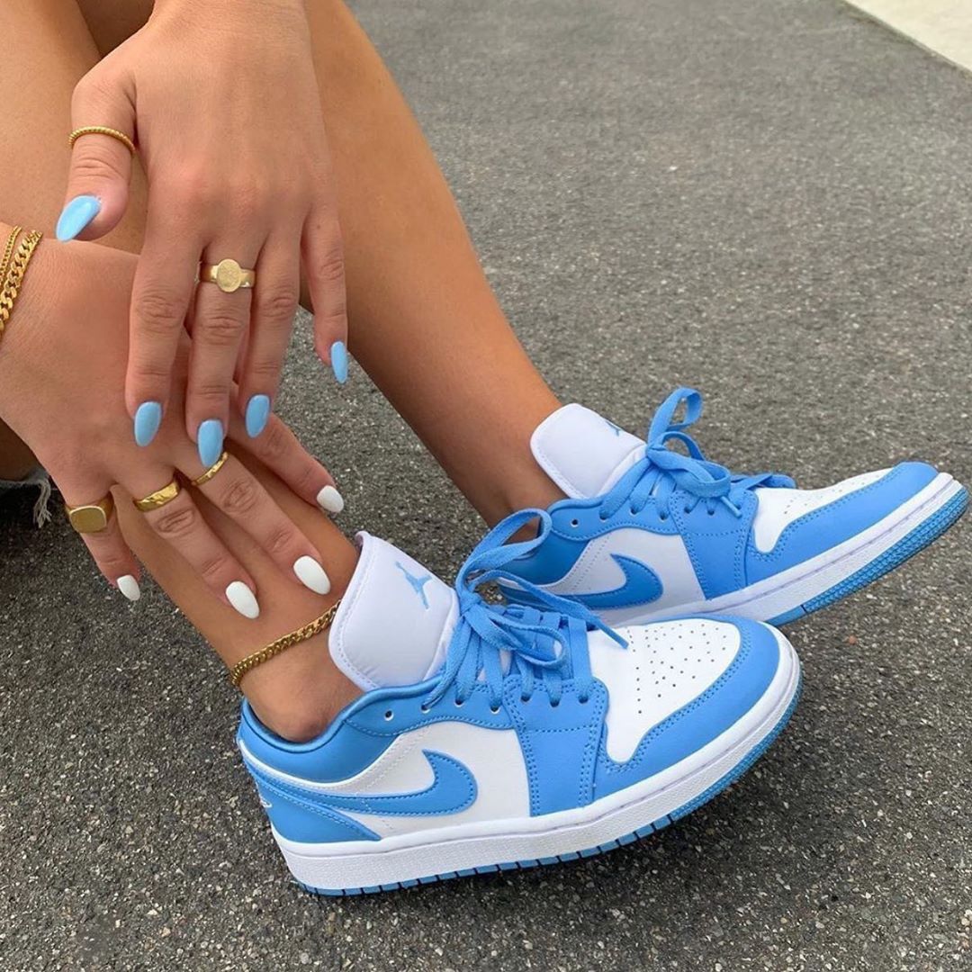 Air jordan 1 Low black university blue