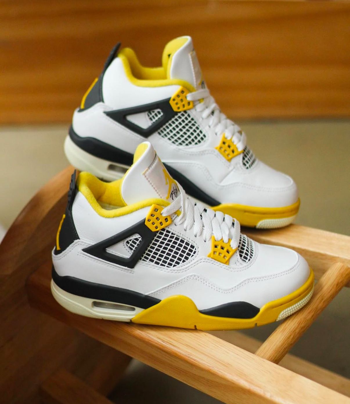 Jordan 4 Retro Vivid Sulfur