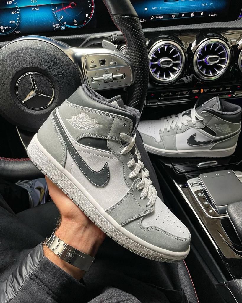 Air Jordan 1 Mid Light Smoke Gray