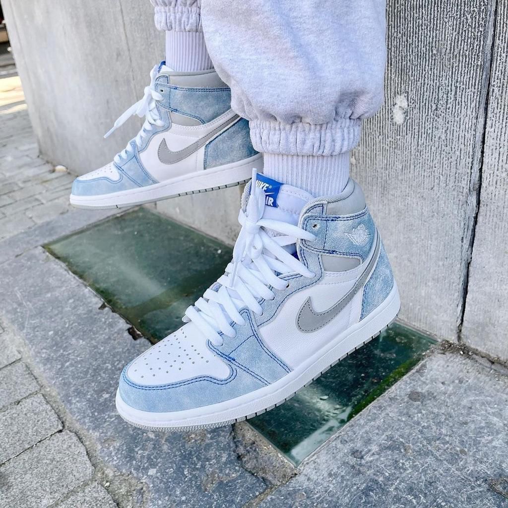 Air Jordan 1 High OG “Hyper Royal”