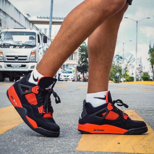 Air Jordan 4 “red thunder”