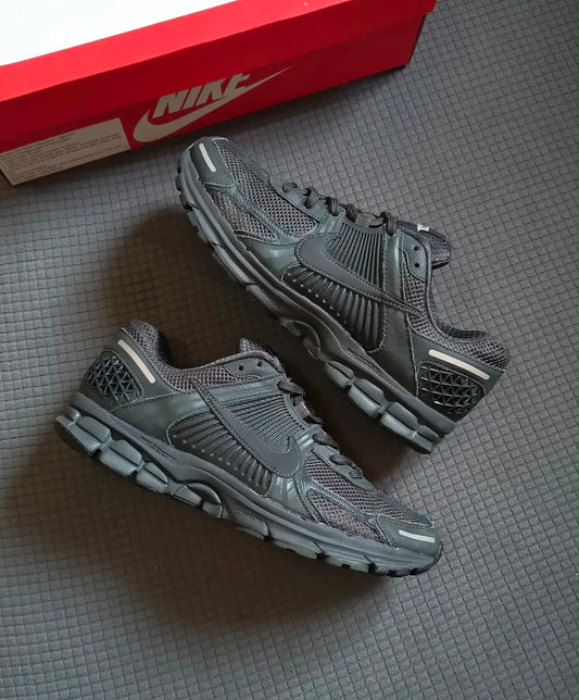 Nike Zoom Vomero 5 Triple Black