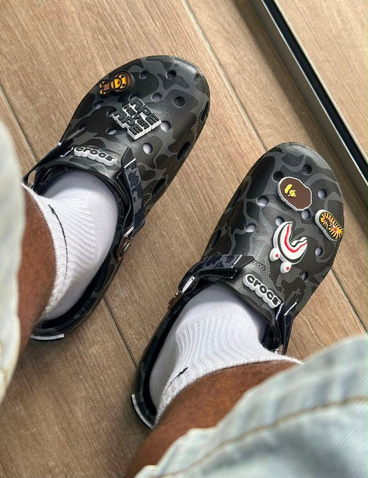 A BATHING APE®️ x Crocs Classic Clog