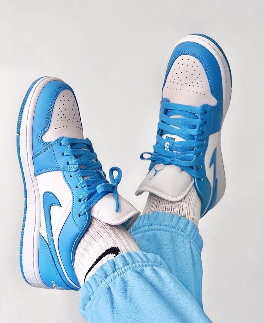Air jordan 1 Low black university blue
