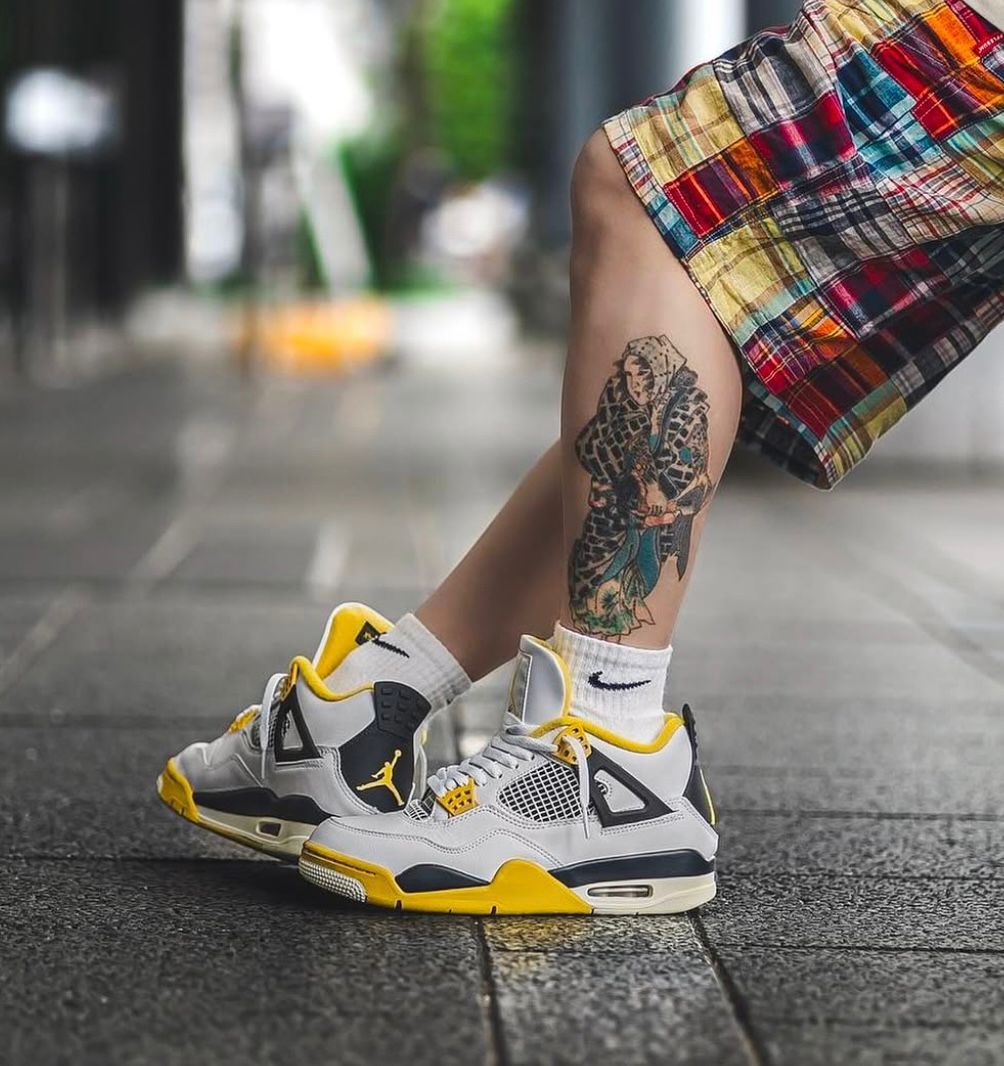 Jordan 4 Retro Vivid Sulfur